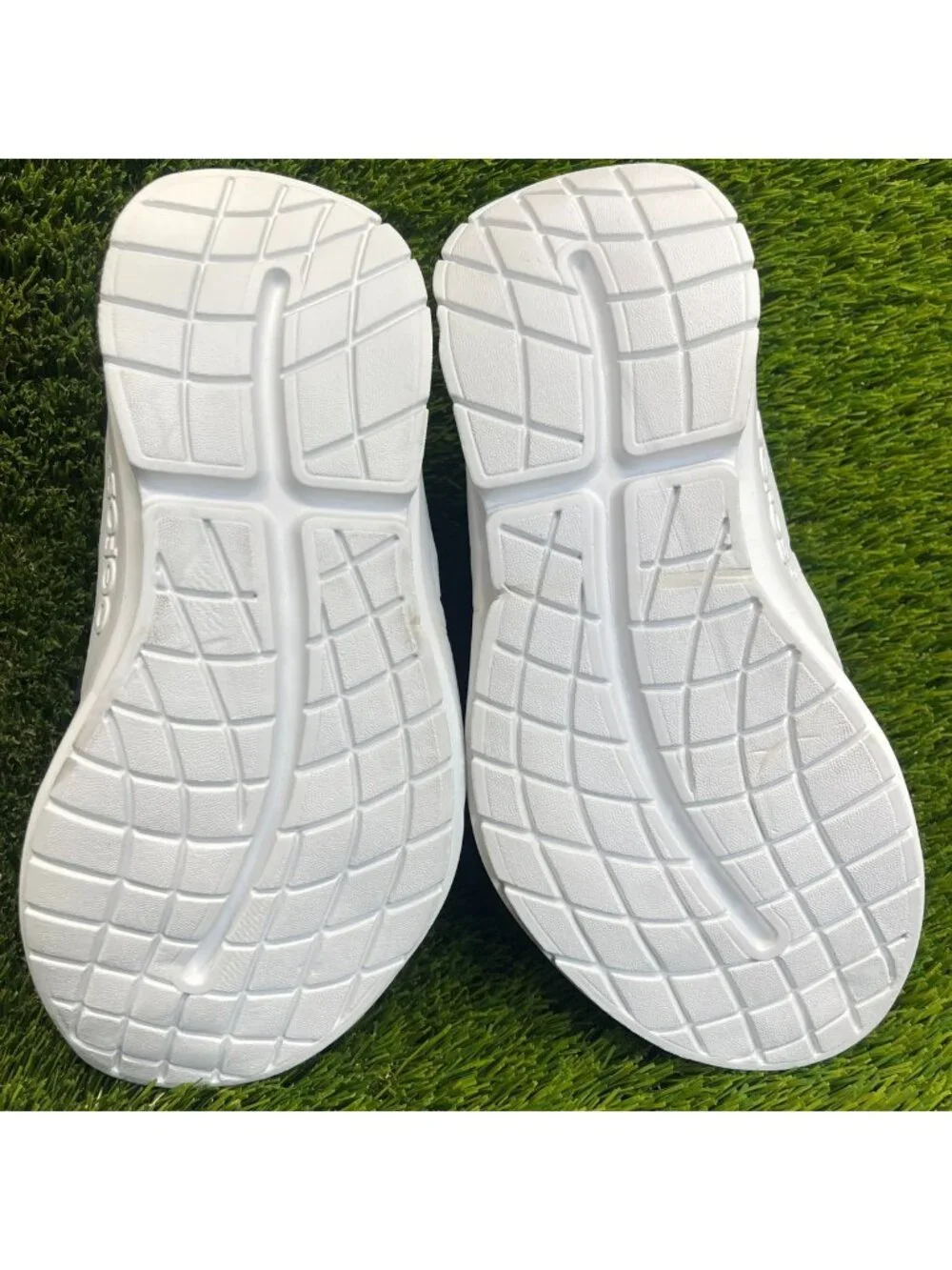 OOFOS OOmg Low Mens Size 9 Black White Casual Walking Slip On Recovery Shoes